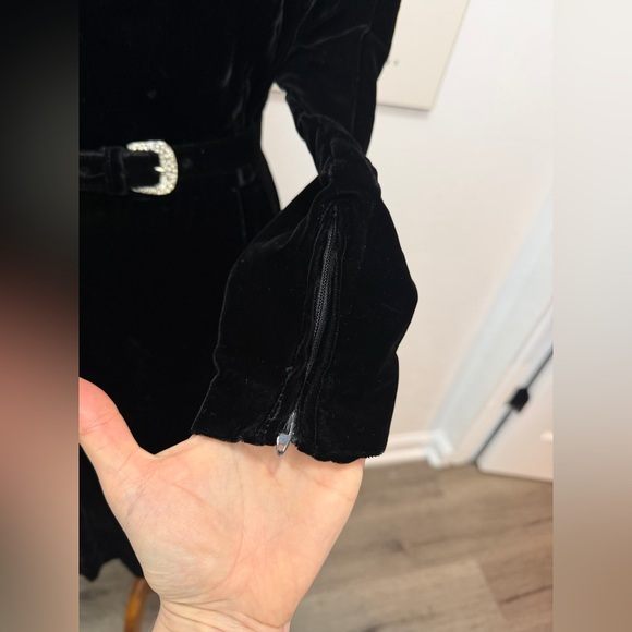 AMAZING 60’s Black Velvet Dress- Like New Condition - Picture 6 of 13